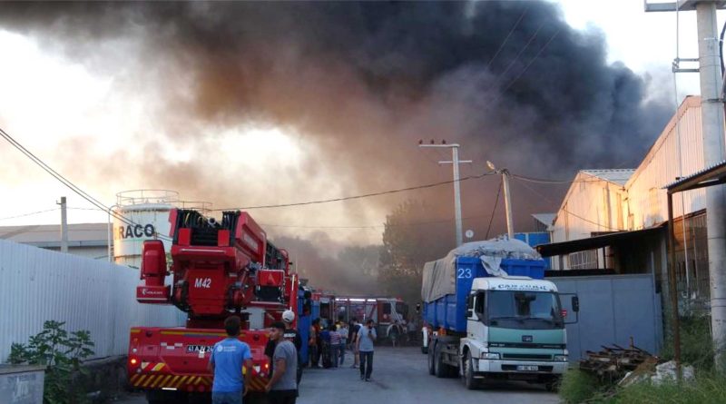 geri donusum tesisinde yangin