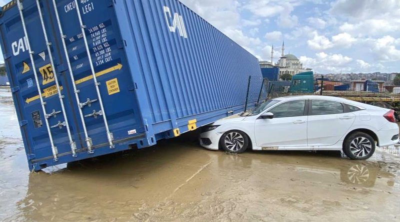 Halkali Gumrugunde yaralar sariliyor