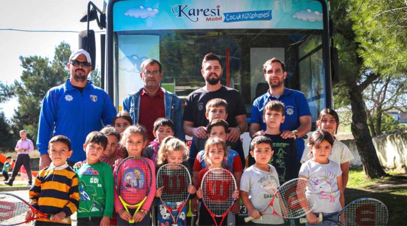 Karesinin mobil kutuphanesi yollara dustu