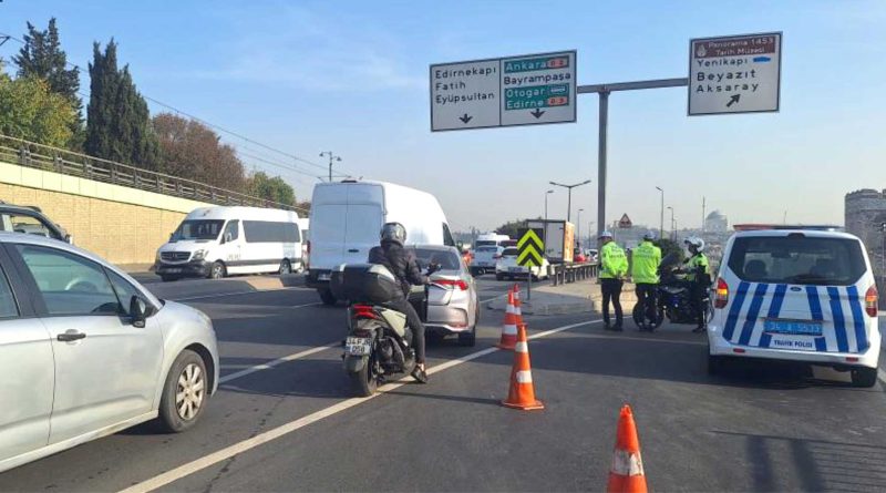 Vatan Caddesi trafige kapatildi