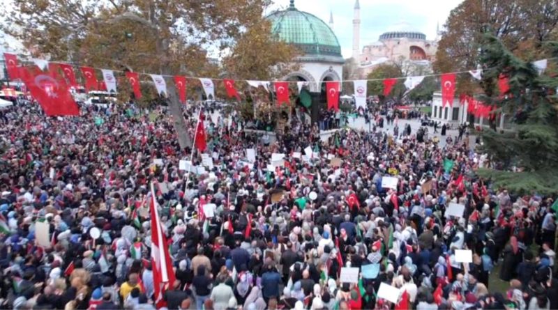 Binlerce kisi Filistin icin Edirnekapidan Sultanahmete kadar yurudu