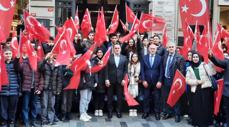 Mehmet Akif Ersoy Istiklal Caddesinde anildi