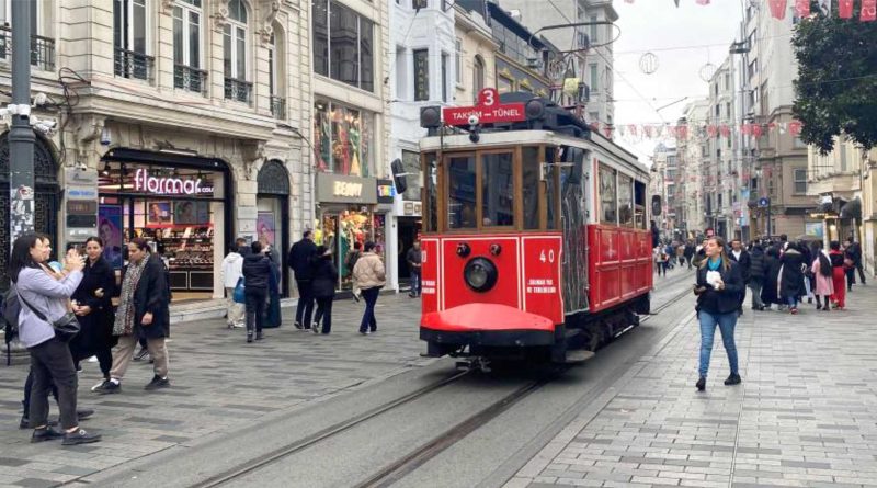 Taksimde yilbasi hazirliklari