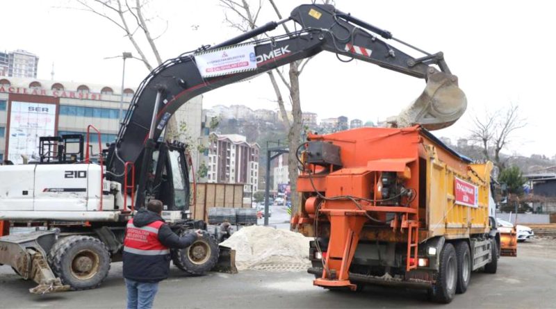 Eyupsultan Belediyesi ekiplerinin kar mesaisi basladi