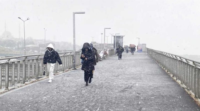 Istanbulda kar etkili oluyor