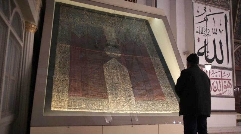Kabe ortusunun altin puskulleri kayip