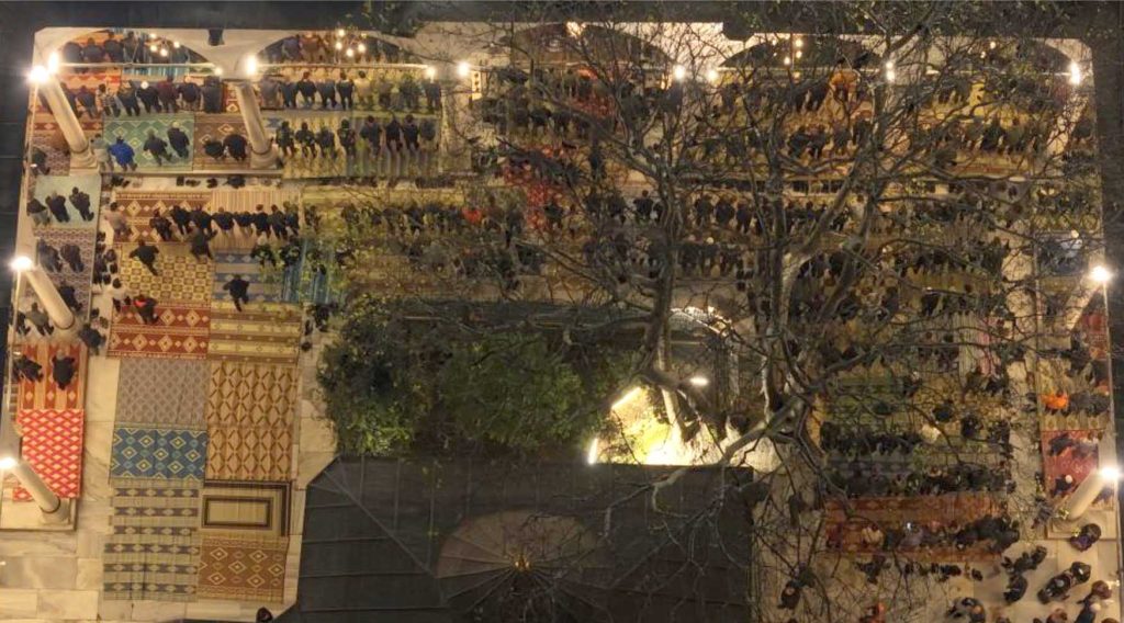 Vatandaslar Eyup Sultan Camiine Akin Etti