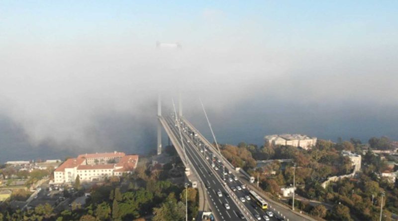 Istanbul Bogazinda gemi trafigi yogun sis nedeniyle cift yonlu olarak durduruldu