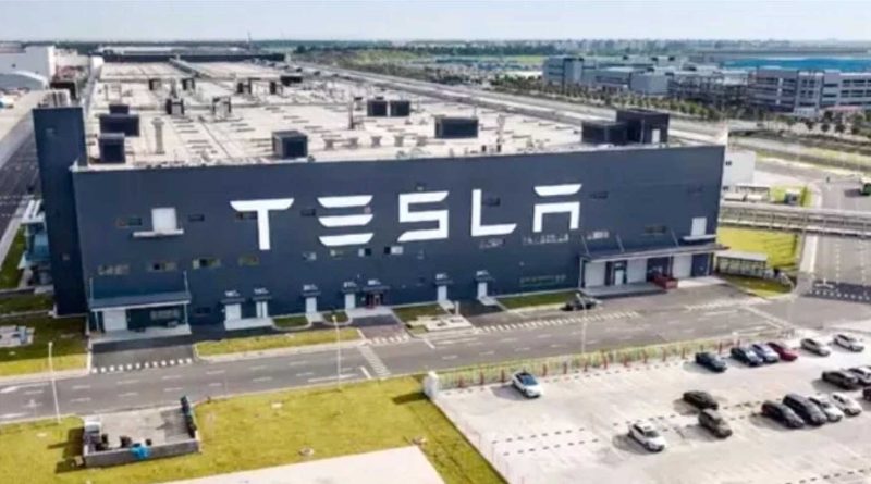 Tesla 2.2 Milyon Aracini Geri Cagiriyor