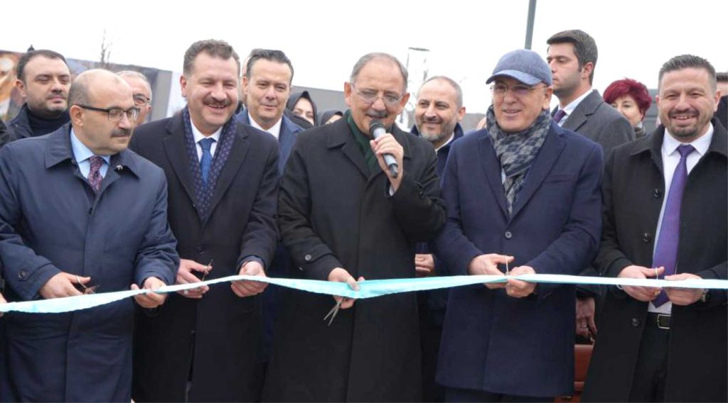 Ozhaseki Balikesirde acilislara katildi