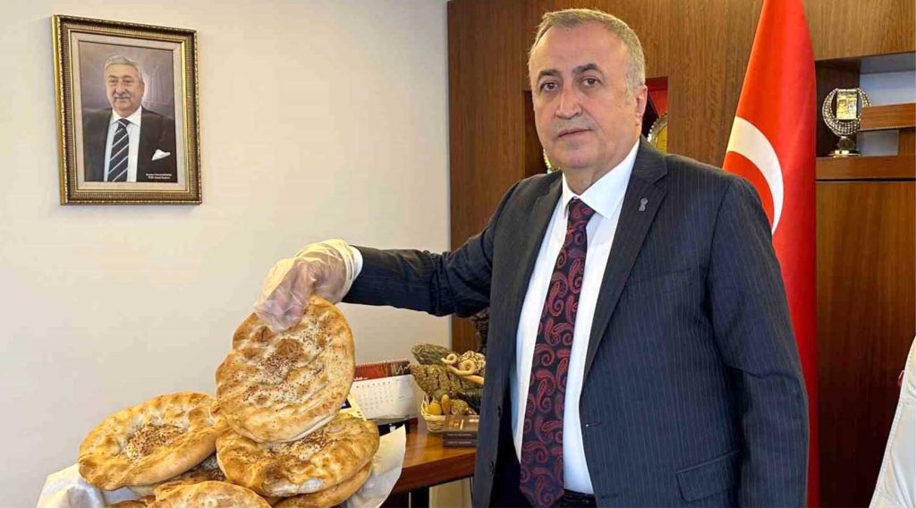 Ramazan pidesi 15 liradan satilacak