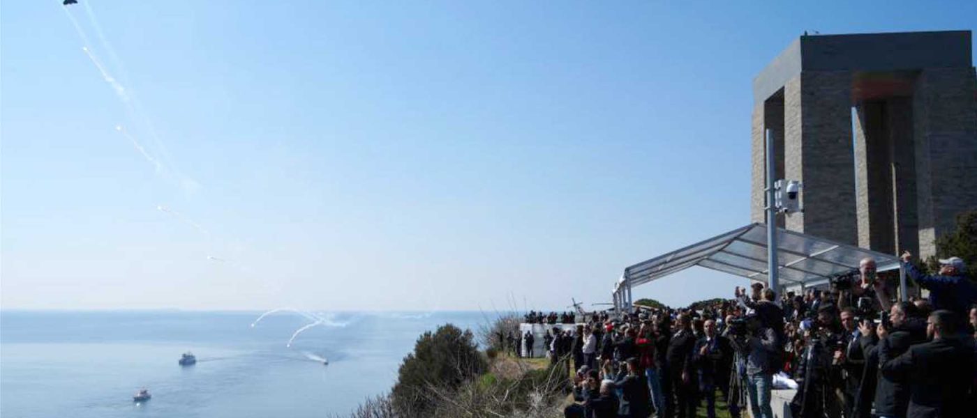 SOLOTURK Canakkale Sehitlerini selamladi