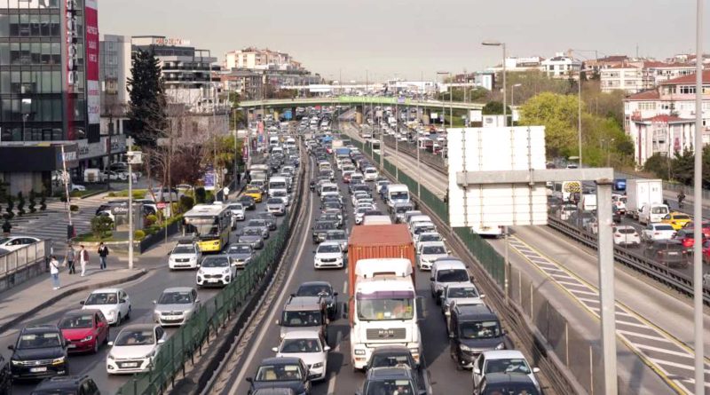 Istanbulda bayram trafigi basladi