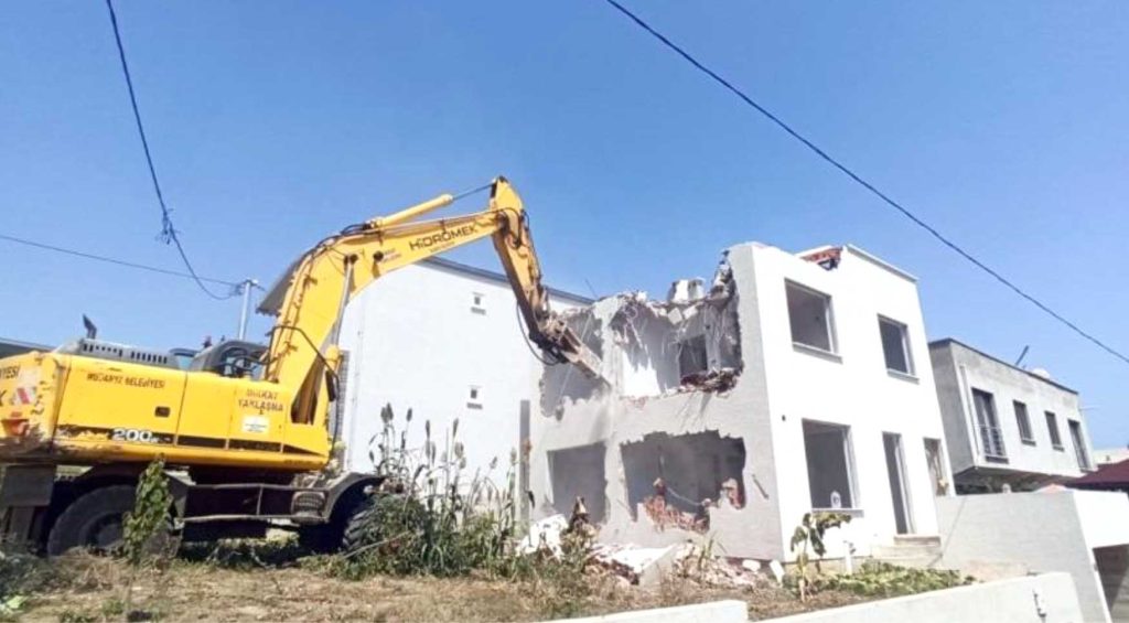 Mudanya 5 yilda 40 kacak yapi yikildi