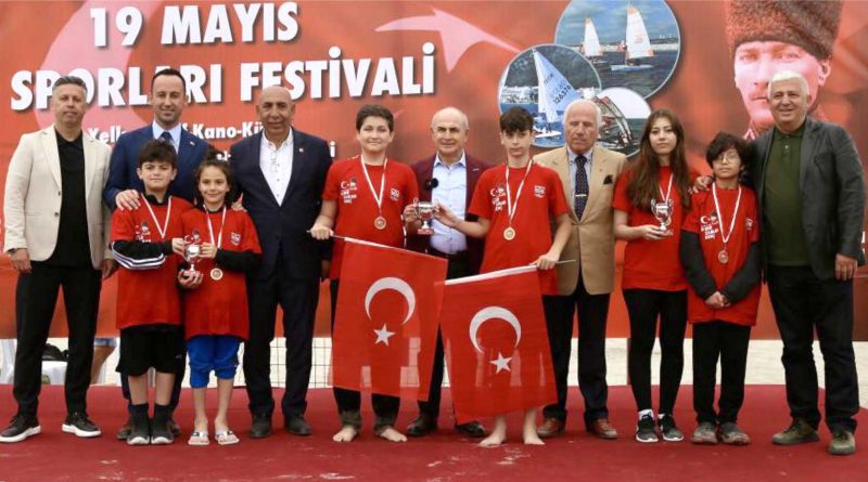 Buyukcekmecede 19 Mayis Su Sporlari Festivali