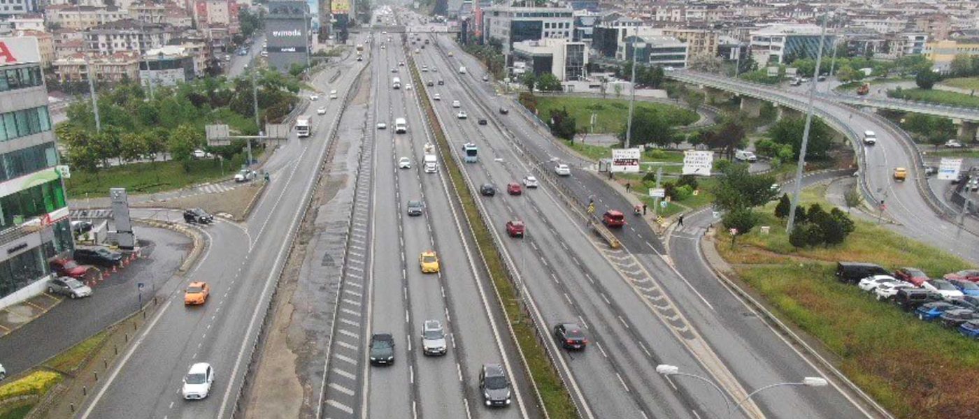 Istanbulda 1 Mayis Isci Bayraminda yollar bos kaldi