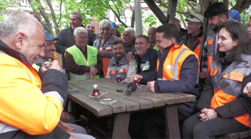 belediye personelinin bayramini kutladi