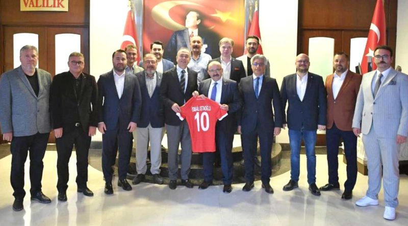 Balikesirspor yonetimi Vali Ustaoglunu ziyaret etti