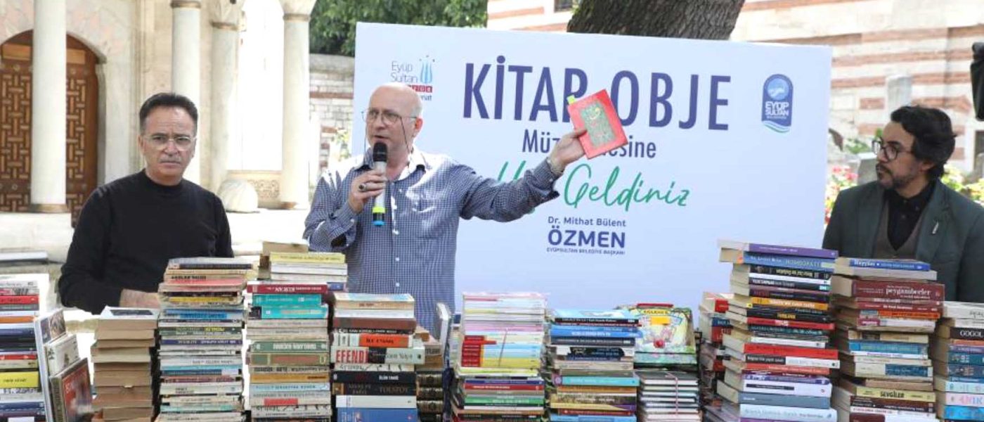 Kitap ve Obje Muzayedesine Yogun Ilgi