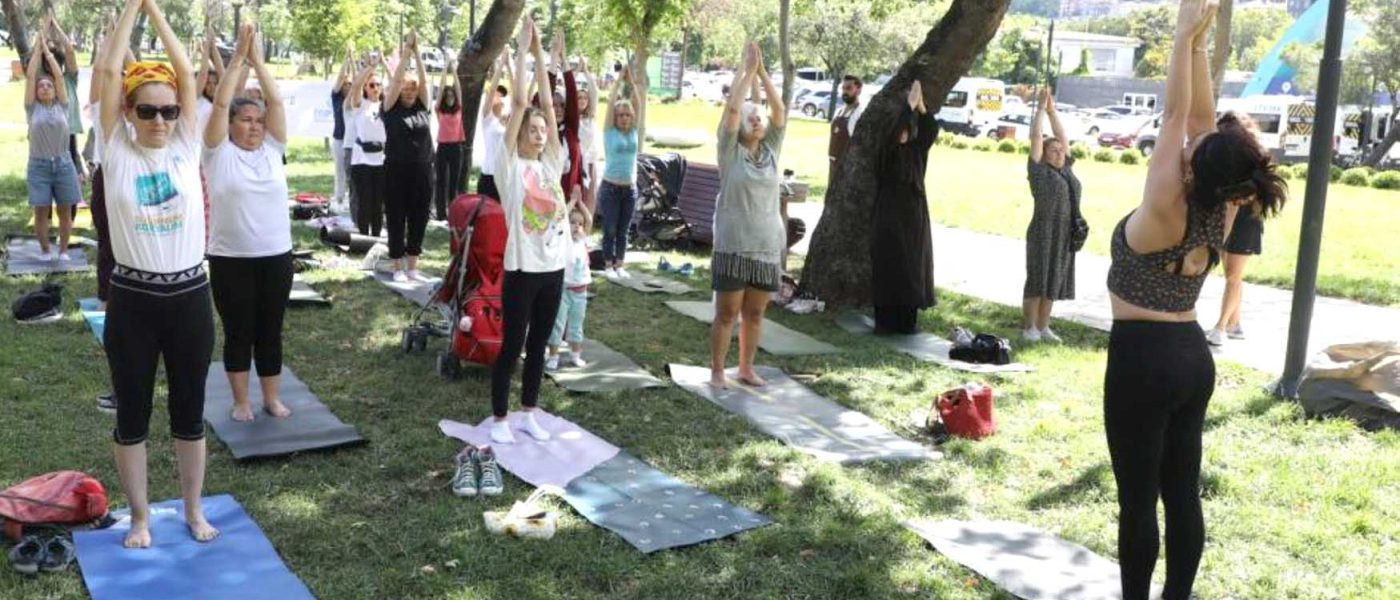 Yoga tutkunlari Eyupsultanda bulustu