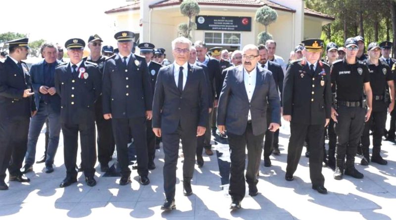 Balikesir Il protokolunden Sehitlik ziyareti