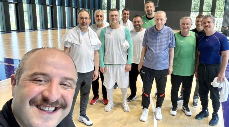 Cumhurbaskani Erdogan basketbol oynadi