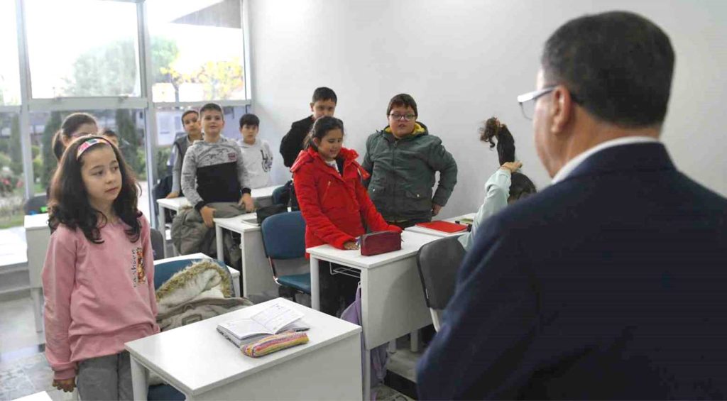 Altieylul Cocuk Universitesinde egitim devam ediyor