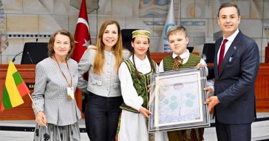 Akın, Dünya Çocuklarını Ağırladı