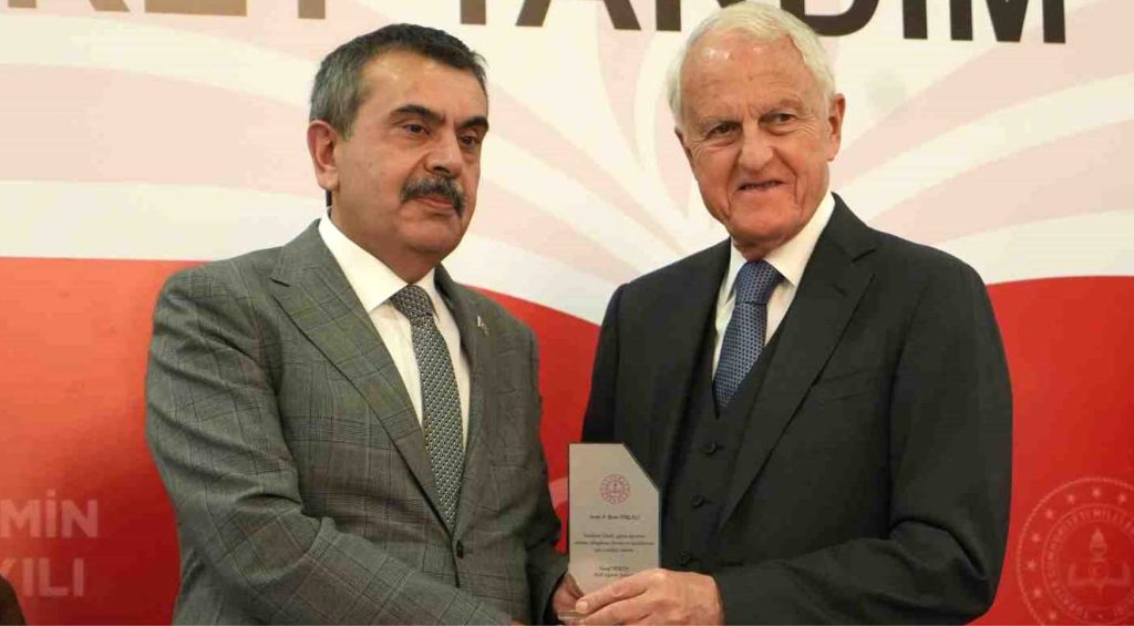 44 hayirseverlerle bulustu