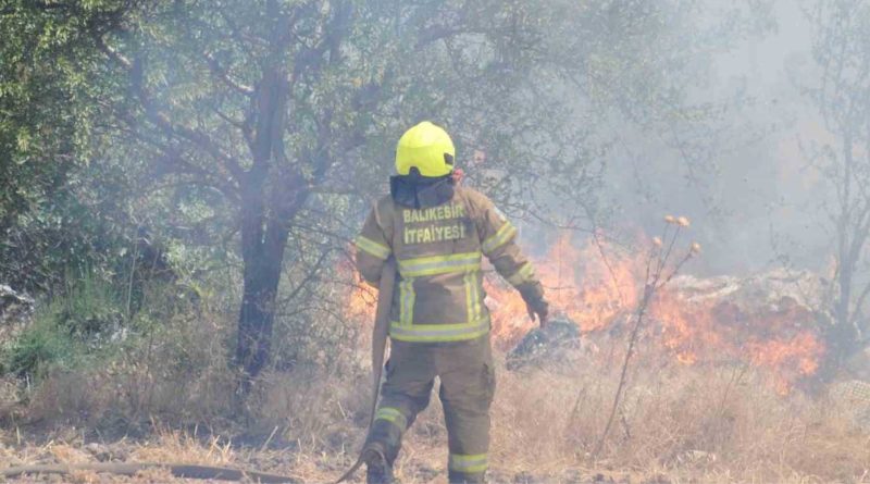 Balikesir Itfaiyesi 12 gunde 971 yangina mudahale etti