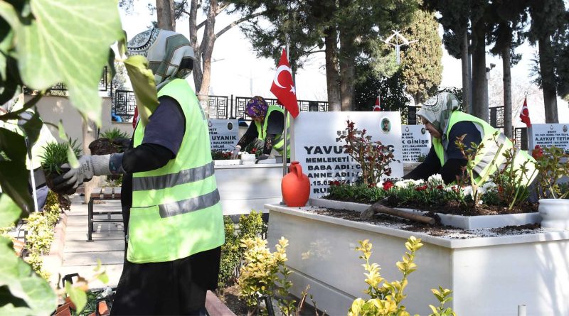 Büyükşehir’den Şehitliklere Detaylı Bakım
