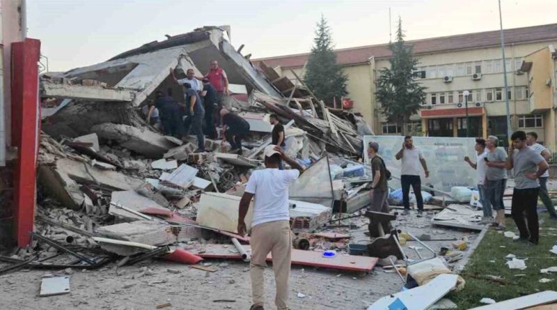 deprem sonrasi Sindirgi Belediye Baskani Saktan aciklama 1024x565 1