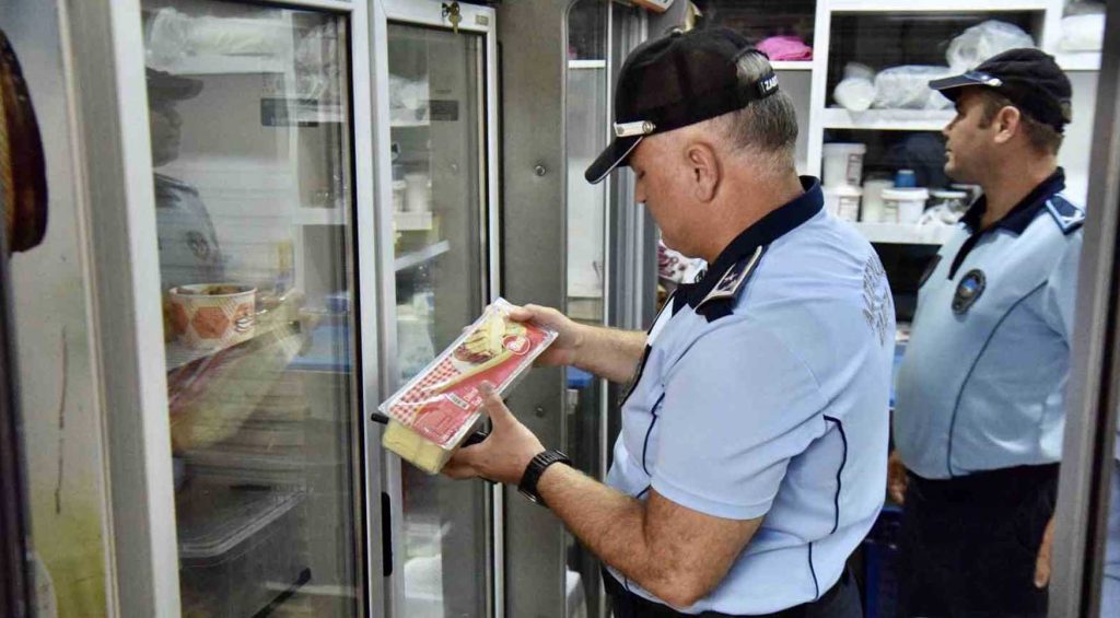 zabita ekipleri kantinleri denetledi
