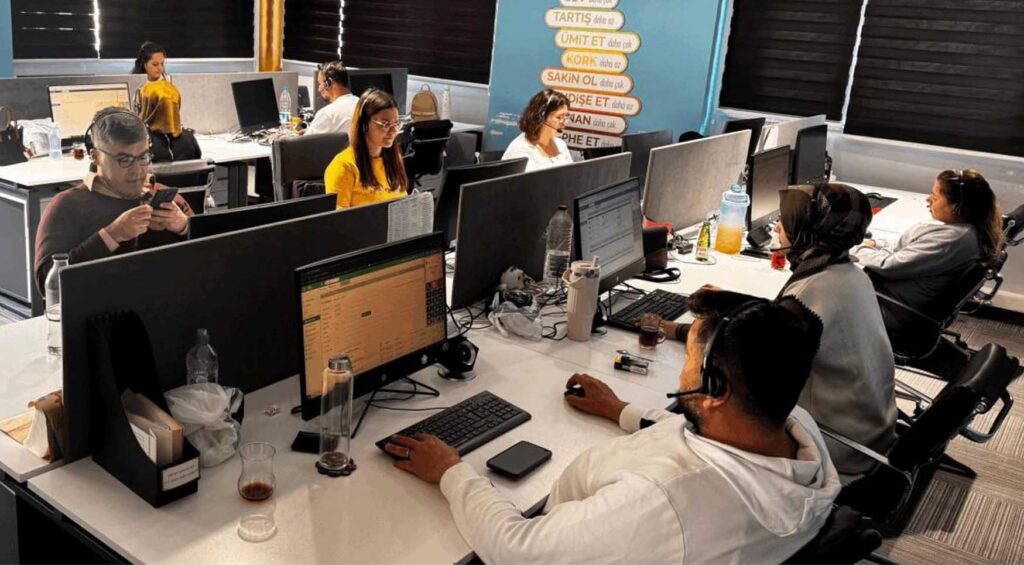 Calmadik Kapi Birakmiyor