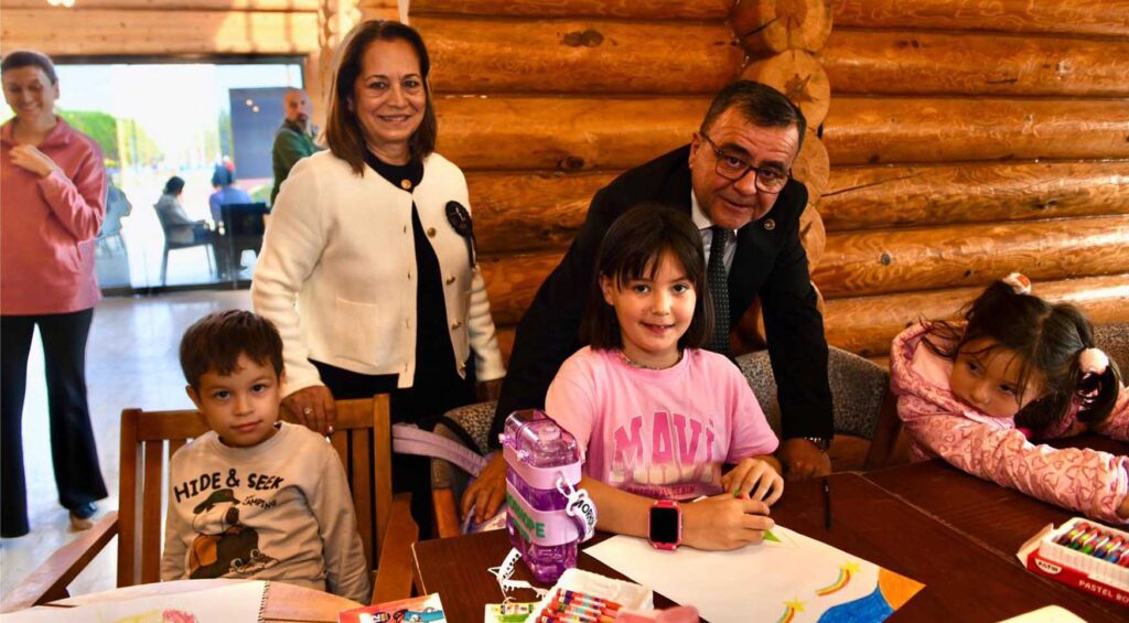 miniklerin gozunden atatruk