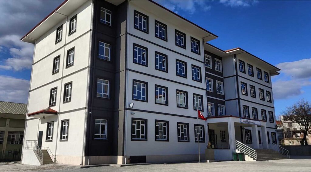 Bandirma Ortaokulu Yeni Binasina Kavustu